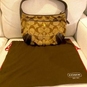 Coach shoulder bag in excellent used condition